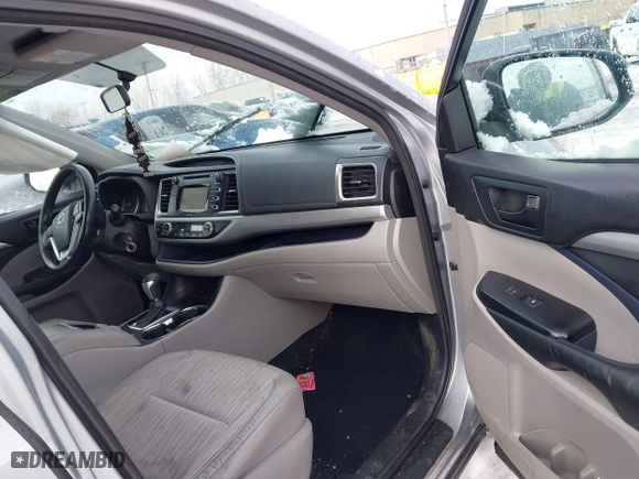 2015 Toyota Highlander LE with VIN 5TDBKRFH7FS153176, listed as a IAAI auction lot 41356261 with 119,502 mi miles. Bid and sale history available at carsss.com. Image 5.
