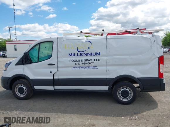 2023 Ford Transit Cargo z VIN 1FTBR1Y88PKB28094, wystawiony jako IAAI lot #42206002 z przebiegiem 22 519 mil mil oraz . Historia ofert i sprzedaży dostępna na DreamBid. Obrazek 13.