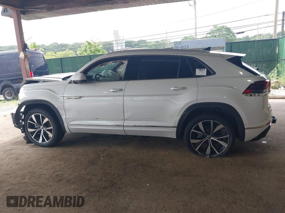2024 Volkswagen Atlas SEL Premium R-Line with VIN 1V2FE2CA5RC229408, listed as a IAAI auction lot 39587804 with 341 mi miles and . Bid and sale history available at DreamBid. Image 14.