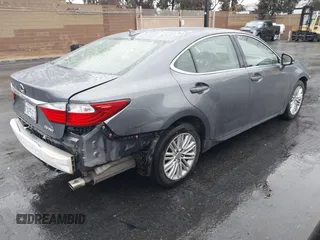 2013 Lexus ES 4dr Sdn with VIN JTHBK1GG1D2055528, listed as a IAAI auction lot 41781276 with 186,228 mi miles. Bid and sale history available at carsss.com. Image 4.