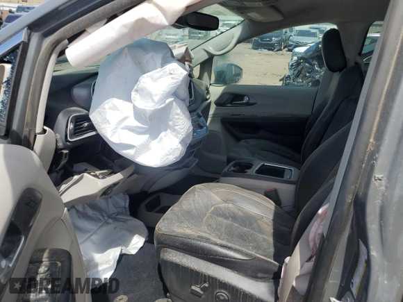 2022 Chrysler Pacifica Touring L z VIN 2C4RC1BG0NR168300, wystawiony jako Copart lot #57766004 z przebiegiem Nie podano mil oraz Nie do naprawy • Non repairable. Historia ofert i sprzedaży dostępna na DreamBid. Obrazek 7.