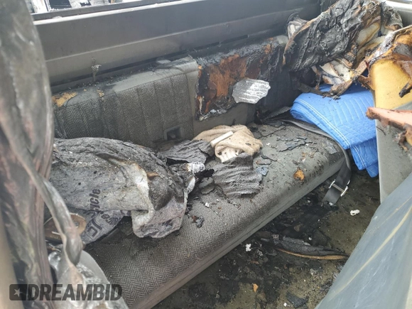 1992 Ford F-250 z VIN 1FTHX26G4NKB83915, wystawiony jako Copart lot #55854535 z przebiegiem Nie podano mil oraz Szkoda całkowita • Salvage title. Historia ofert i sprzedaży dostępna na DreamBid. Obrazek 10.