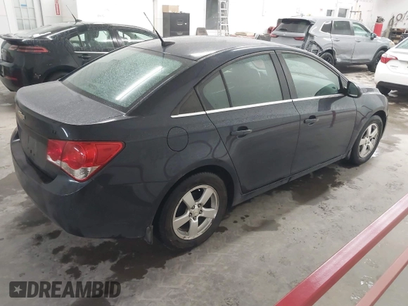 2014 Chevrolet Cruze 1LT z VIN 1G1PC5SB6E7178357, wystawiony jako IAAI lot #41724931 z przebiegiem 122 786 mil mil oraz . Historia ofert i sprzedaży dostępna na DreamBid. Obrazek 4.