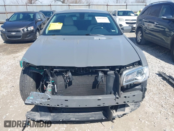 2019 Chrysler 300 Touring with VIN 2C3CCAAG0KH564997, listed as a IAAI auction lot 41852876 with 39,219 mi miles. Bid and sale history available at carsss.com. Image 13.