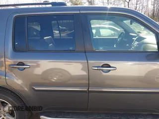 2011 Honda Pilot EX-L with VIN 5FNYF4H69BB015375, listed as a IAAI auction lot 41826235 with 199,171 mi miles and . Bid and sale history available at carsss.com. Image 13.