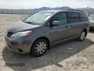 2012 Toyota Sienna LE z VIN 5TDJK3DC4CS044511, wystawiony jako Copart lot #51670034 z przebiegiem 153 765 mil mil oraz Szkoda całkowita • Salvage title. Historia ofert i sprzedaży dostępna na DreamBid. Obrazek 1.