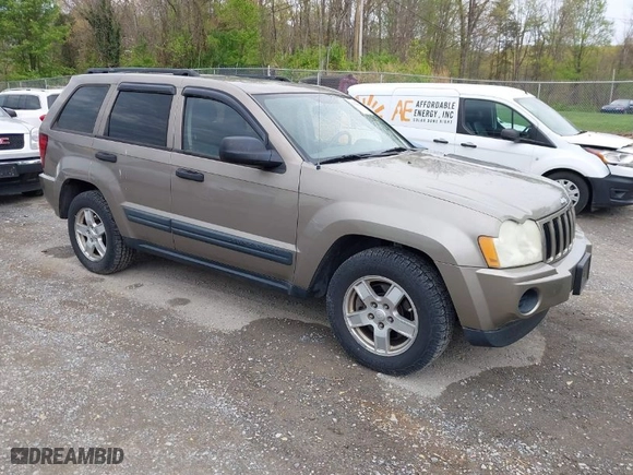 2005 Jeep Grand Cherokee Laredo with VIN 1J4GR48K35C510327, listed as a IAAI auction lot 42026081 with 260,377 mi miles. Bid and sale history available at carsss.com. Image 1.