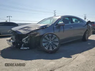 2023 Mercedes-Benz CLA 250 z VIN W1K5J4GBXPN330510, wystawiony jako Copart lot #57721025 z przebiegiem 6 724 mil mil oraz Szkoda całkowita • Salvage title. Historia ofert i sprzedaży dostępna na DreamBid. Obrazek 1.