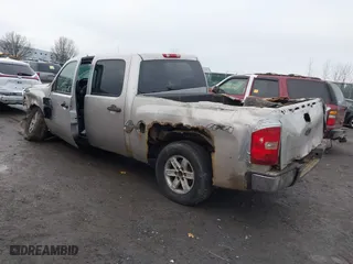 2007 Chevrolet Silverado 1500 LS with VIN 2GCEK13C071562250, listed as a IAAI auction lot 41093124 with 210,192 mi miles. Bid and sale history available at carsss.com. Image 3.
