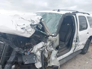 2012 Chevrolet Tahoe LS z VIN 1GNSKAE00CR283377, wystawiony jako IAAI lot #41848535 z przebiegiem Nie podano mil oraz . Historia ofert i sprzedaży dostępna na DreamBid. Obrazek 6.