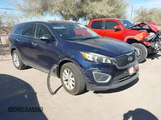 2018 Kia Sorento LX z VIN 5XYPG4A55JG361022, wystawiony jako IAAI lot #41158644 z przebiegiem 113 933 mil mil oraz . Historia ofert i sprzedaży dostępna na DreamBid. Obrazek 1.