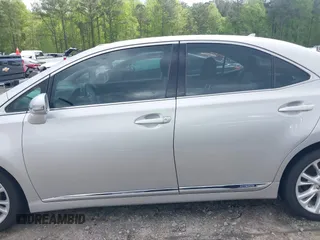 2010 Lexus HS 250h z VIN JTHBB1BA6A2014293, wystawiony jako IAAI lot #41948412 z przebiegiem 224 399 mil mil oraz . Historia ofert i sprzedaży dostępna na DreamBid. Obrazek 14.