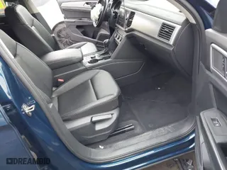 2018 Volkswagen Atlas 3.6L V6 SE with VIN 1V2KR2CA9JC569104, listed as a IAAI auction lot 41677640 with 53,360 mi miles. Bid and sale history available at carsss.com. Image 5.