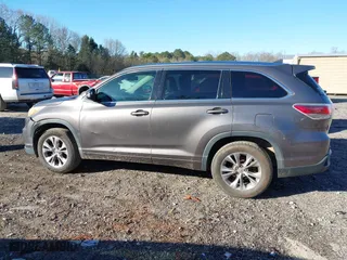 2014 Toyota Highlander XLE with VIN 5TDKKRFH2ES021473, listed as a IAAI auction lot 41809149 with 220,867 mi miles. Bid and sale history available at carsss.com. Image 14.