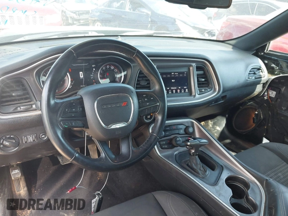 2019 Dodge Challenger SXT z VIN 2C3CDZAG5KH561606, wystawiony jako IAAI lot #41994950 z przebiegiem 97 615 mil mil oraz . Historia ofert i sprzedaży dostępna na DreamBid. Obrazek 22.