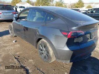 2024 Tesla Model Y Long Range with VIN 7SAYGDEE6RA321453, listed as a IAAI auction lot 41463429 with 9,649 mi miles. Bid and sale history available at carsss.com. Image 3.