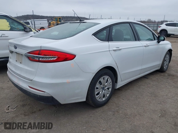 2019 Ford Fusion S with VIN 3FA6P0G72KR268355, listed as a IAAI auction lot 41514065 with 40,099 mi miles and . Bid and sale history available at DreamBid. Image 4.