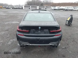 2020 BMW 3 Series M340i z VIN WBA5U7C03LFH93116, wystawiony jako IAAI lot #41826452 z przebiegiem Nie podano mil oraz . Historia ofert i sprzedaży dostępna na DreamBid. Obrazek 16.
