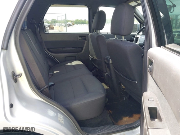 2011 Ford Escape XLT with VIN 1FMCU9D73BKB26014, listed as a IAAI auction lot 41954987 with 156,433 mi miles. Bid and sale history available at carsss.com. Image 8.