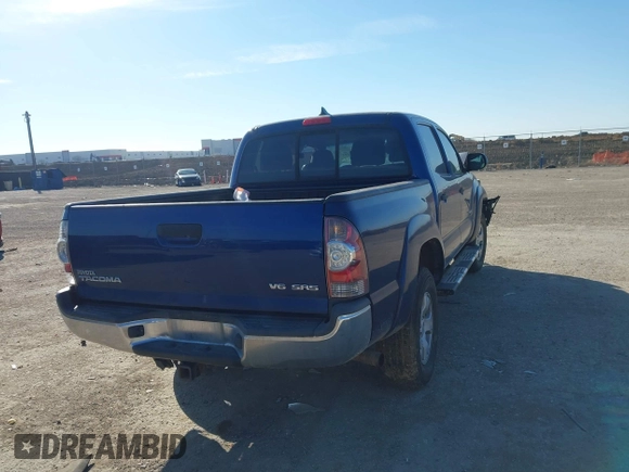 2015 Toyota Tacoma with VIN 5TFLU4EN6FX112038, listed as a IAAI auction lot 41592759 with 236,252 mi miles. Bid and sale history available at carsss.com. Image 4.