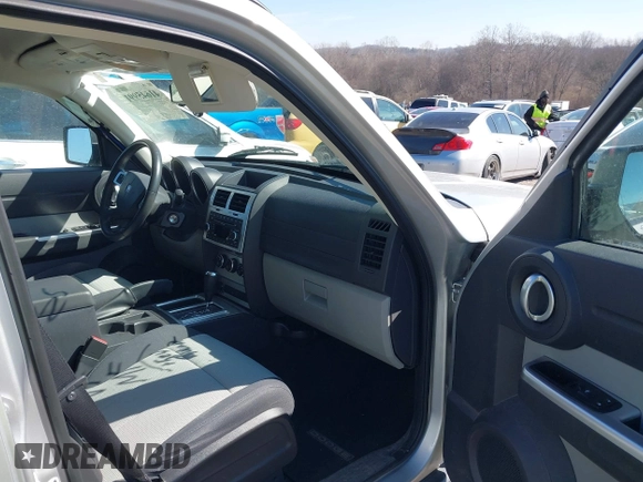 2007 Dodge Nitro SLT with VIN 1D8GT58K77W614092, listed as a IAAI auction lot 41645991 with 129,931 mi miles. Bid and sale history available at carsss.com. Image 5.