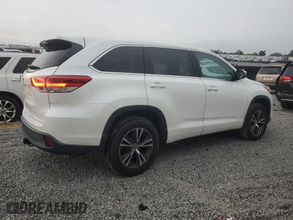2018 Toyota Highlander LE with VIN 5TDZARFH0JS039501, listed as a Copart auction lot 59581135 with 103,389 mi miles and Salvage title. Bid and sale history available at DreamBid. Image 3.