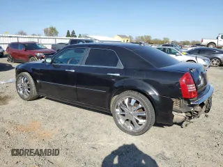 2005 Chrysler 300 300C AWD z VIN 2C3AK63H55H672324, wystawiony jako Copart lot #48790925 z przebiegiem 258 543 mil mil oraz Szkoda całkowita • Salvage title. Historia ofert i sprzedaży dostępna na DreamBid. Obrazek 2.