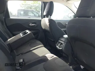 2015 Jeep Cherokee Latitude with VIN 1C4PJMCBXFW639671, listed as a IAAI auction lot 42132976 with 88,931 mi miles. Bid and sale history available at carsss.com. Image 8.