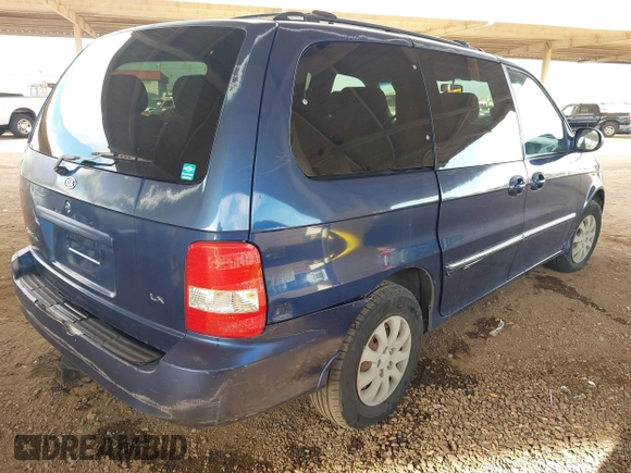 2005 Kia Sedona LX with VIN KNDUP132X56697388, listed as a IAAI auction lot 40695710 with 217,116 mi miles. Bid and sale history available at carsss.com. Image 4.