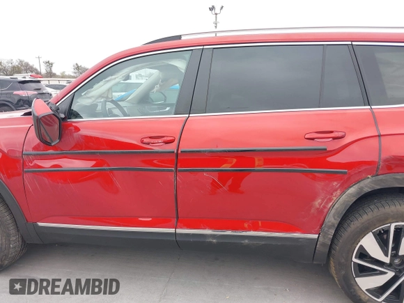 2024 Volkswagen Atlas SEL with VIN 1V2BR2CA3RC533646, listed as a IAAI auction lot 41772115 with 10,498 mi miles and . Bid and sale history available at DreamBid. Image 6.
