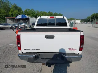 2007 Chevrolet Colorado 1LT z VIN 1GCDT13E978249656, wystawiony jako IAAI lot #42445862 z przebiegiem 115 298 mil mil oraz . Historia ofert i sprzedaży dostępna na DreamBid. Obrazek 16.
