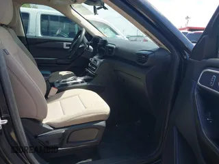 2021 Ford Explorer with VIN 1FMSK8BH0MGA04305, listed as a IAAI auction lot 42082051 with 70,858 mi miles. Bid and sale history available at carsss.com. Image 5.
