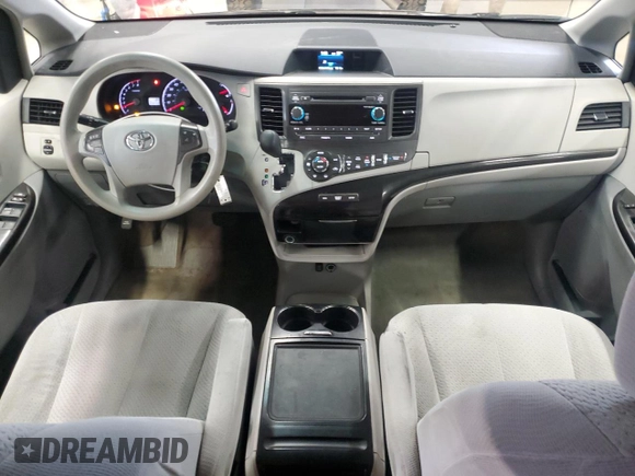2014 Toyota Sienna LE AAS z VIN 5TDKK3DC9ES524468, wystawiony jako Copart lot #58170535 z przebiegiem 228 172 mil mil oraz Czysty tytuł • Clean title. Historia ofert i sprzedaży dostępna na DreamBid. Obrazek 8.