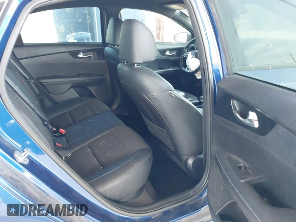 2021 Kia Forte GT-Line z VIN 3KPF34AD2ME386931, wystawiony jako IAAI lot #42333561 z przebiegiem 83 689 mil mil oraz . Historia ofert i sprzedaży dostępna na DreamBid. Obrazek 8.
