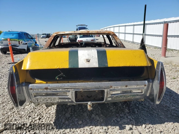 1972 Cadillac Fleetwood z VIN 6B69R2Q224903, wystawiony jako Copart lot #74001734 z przebiegiem Nie podano mil oraz Nie do naprawy • Non repairable. Historia ofert i sprzedaży dostępna na DreamBid. Obrazek 6.