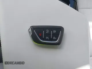 2024 Cadillac LYRIQ Luxury z VIN 1GYKPRRKXRZ137625, wystawiony jako IAAI lot #41570493 z przebiegiem 3 859 mil mil oraz . Historia ofert i sprzedaży dostępna na DreamBid. Obrazek 11.