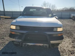 2000 Chevrolet Silverado 1500 LT with VIN 1GCEK19T0YE111021, listed as a Copart auction lot 89134345 with 331,038 mi miles and Salvage Title. Bid and sale history available at carsss.com. Image 5.