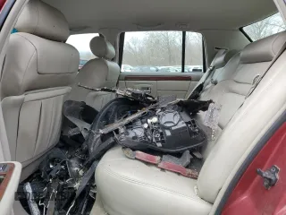 1999 Cadillac DeVille z VIN 1G6KD54Y8XU761956, wystawiony jako Copart lot #50522045 z przebiegiem Nie podano mil oraz Szkody całkowita. Historia ofert i sprzedaży dostępna na DreamBid. Obrazek 10.