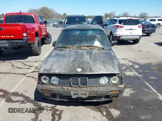 1989 BMW 3 Series 325is z VIN WBAAA2300KAE71779, wystawiony jako IAAI lot #41819881 z przebiegiem 146 433 mil mil oraz . Historia ofert i sprzedaży dostępna na DreamBid. Obrazek 6.