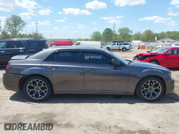 2015 Chrysler 300 S z VIN 2C3CCABGXFH859898, wystawiony jako IAAI lot #42275542 z przebiegiem 164 402 mil mil oraz . Historia ofert i sprzedaży dostępna na DreamBid. Obrazek 13.