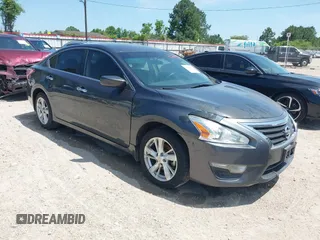 2013 Nissan Altima SV with VIN 1N4AL3APXDN440010, listed as a IAAI auction lot 42164381 with 283,119 mi miles and . Bid and sale history available at carsss.com. Image 1.
