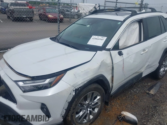 2024 Toyota RAV4 XLE Premium z VIN 2T3C1RFV3RW311870, wystawiony jako IAAI lot #42066945 z przebiegiem 16 237 mil mil oraz . Historia ofert i sprzedaży dostępna na DreamBid. Obrazek 6.