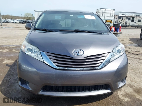 2015 Toyota Sienna LE AAS with VIN 5TDKK3DC5FS575077, listed as a IAAI auction lot 41941483 with 134,265 mi miles. Bid and sale history available at carsss.com. Image 12.