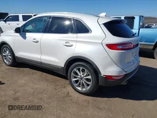 2015 Lincoln MKC z VIN 5LMCJ1A94FUJ13781, wystawiony jako IAAI lot #41761324 z przebiegiem 139 196 mil mil oraz . Historia ofert i sprzedaży dostępna na DreamBid. Obrazek 3.