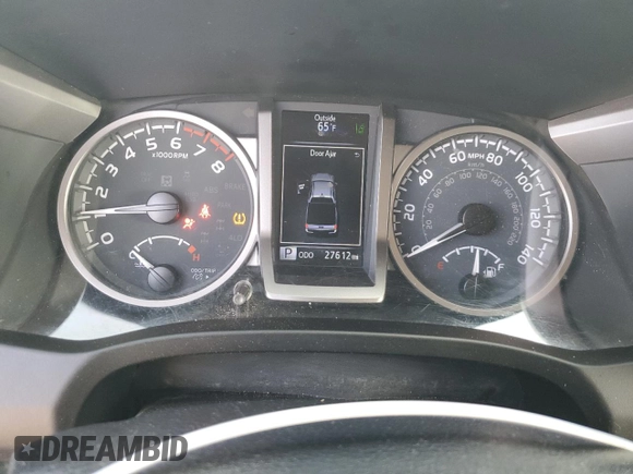 2020 Toyota Tacoma SR5 z VIN 3TMAZ5CN8LM126431, wystawiony jako Copart lot #56073545 z przebiegiem 27 612 mil mil oraz Szkoda całkowita • Salvage title. Historia ofert i sprzedaży dostępna na DreamBid. Obrazek 9.
