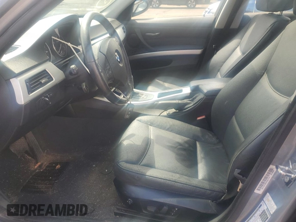 2008 BMW 3 Series 328xi z VIN WBAVC93508K038897, wystawiony jako Copart lot #56096765 z przebiegiem 155 089 mil mil oraz Szkoda całkowita • Salvage title. Historia ofert i sprzedaży dostępna na DreamBid. Obrazek 7.