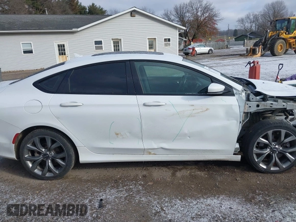 2016 Chrysler 200 S with VIN 1C3CCCBG7GN151807, listed as a IAAI auction lot 40998019 with 90,455 mi miles. Bid and sale history available at carsss.com. Image 14.