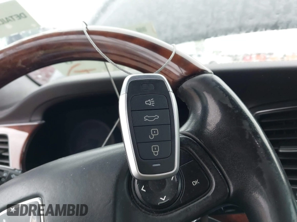 2016 Hyundai Equus Signature with VIN KMHGH4JHXGU101564, listed as a IAAI auction lot 42210676 with 117,052 mi miles and . Bid and sale history available at DreamBid. Image 11.