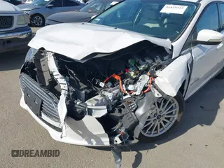 2013 Ford Focus Electric z VIN 1FADP3R42DL196988, wystawiony jako IAAI lot #41632025 z przebiegiem 72 578 mil mil oraz . Historia ofert i sprzedaży dostępna na DreamBid. Obrazek 6.