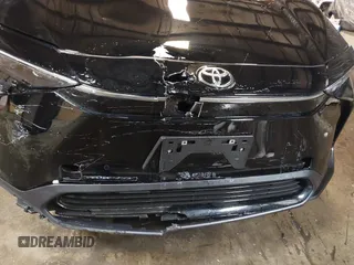 2024 Toyota bZ4X XLE z VIN JTMAAAAA3RA043494, wystawiony jako IAAI lot #41509723 z przebiegiem 5 279 mil mil oraz . Historia ofert i sprzedaży dostępna na DreamBid. Obrazek 21.